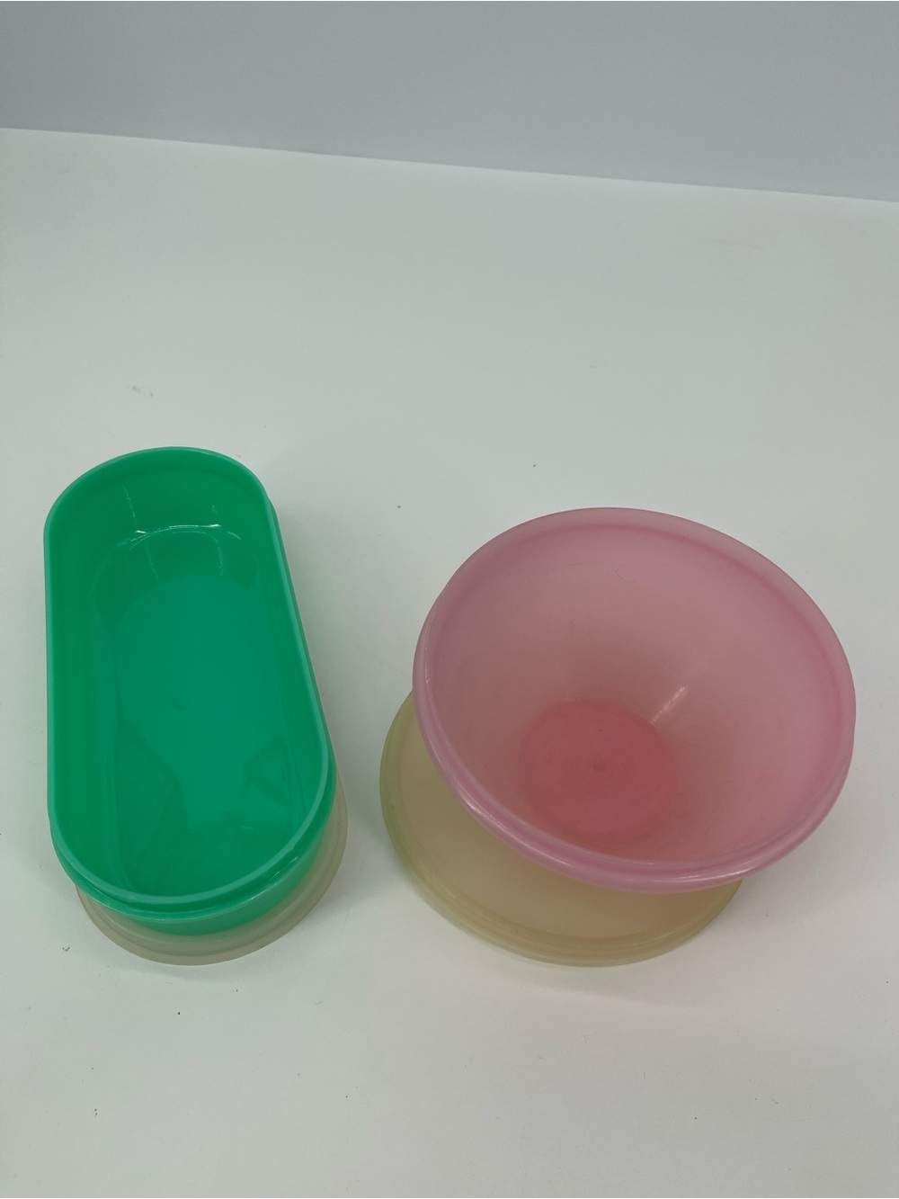 Tupperware Pink Round Bowl and Green Oval Set